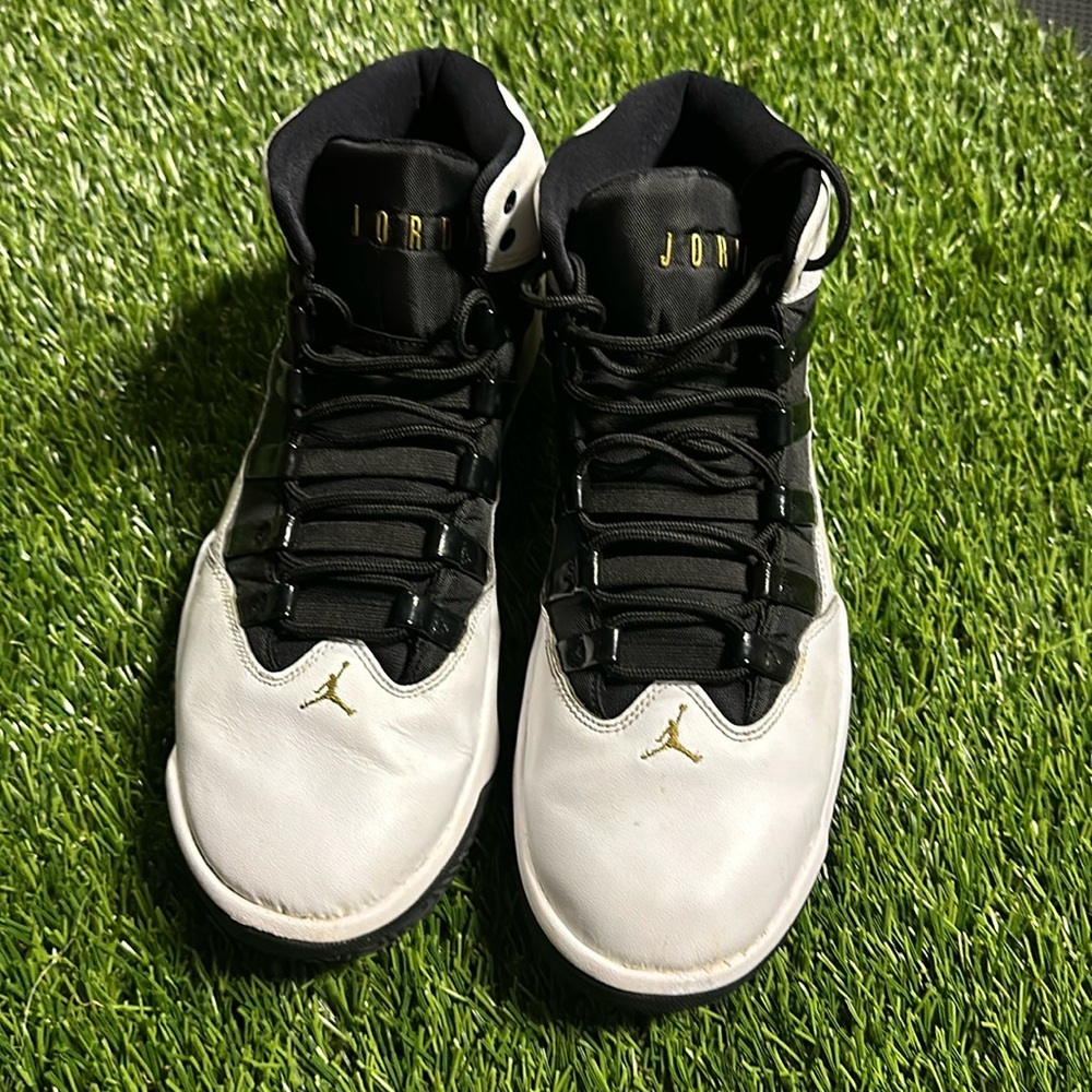 Jordan Max Aura ‘White Black Gold’ Metallic